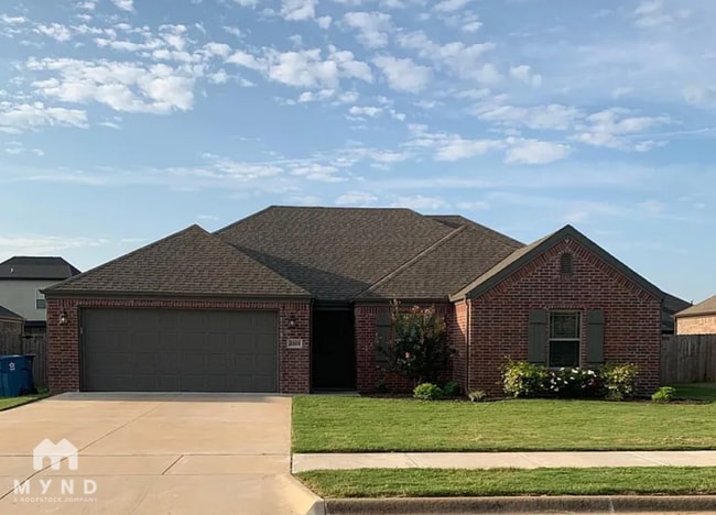 Building Photo - 2303 SW Worthington Ave