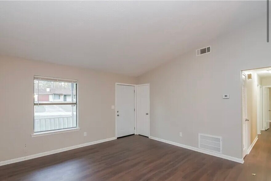 Building Photo - 9051 Homewood Dr