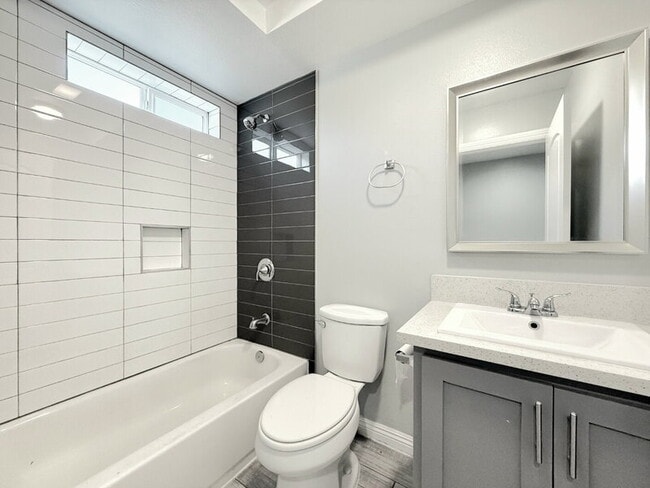 Building Photo - 320 E 55th St