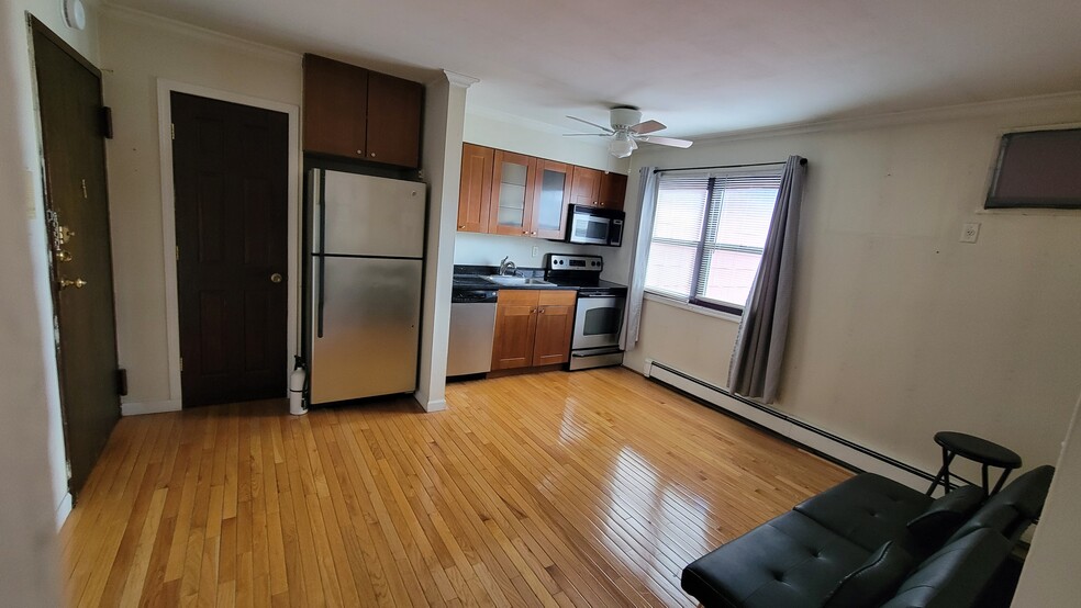 Building Photo - 56 68th St