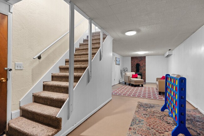 Building Photo - 428 Edwards Ave