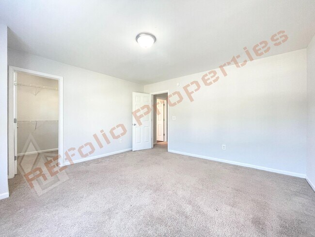 Building Photo - Wonderful 4 Bedroom 2.5 Bath, With Fresh P...