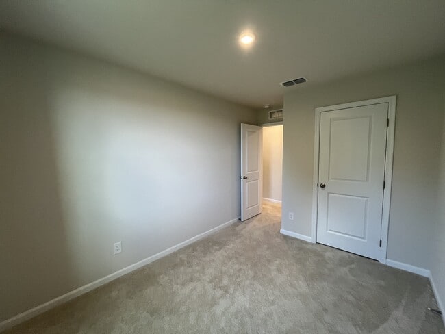 Building Photo - 1532 39th Ave Lp NE