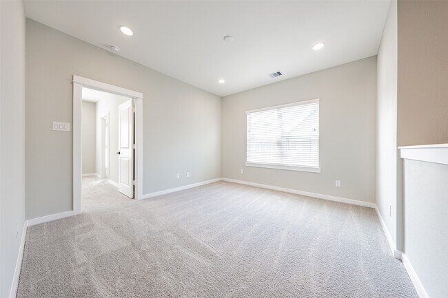 Building Photo - 8402 Berry Green Ln