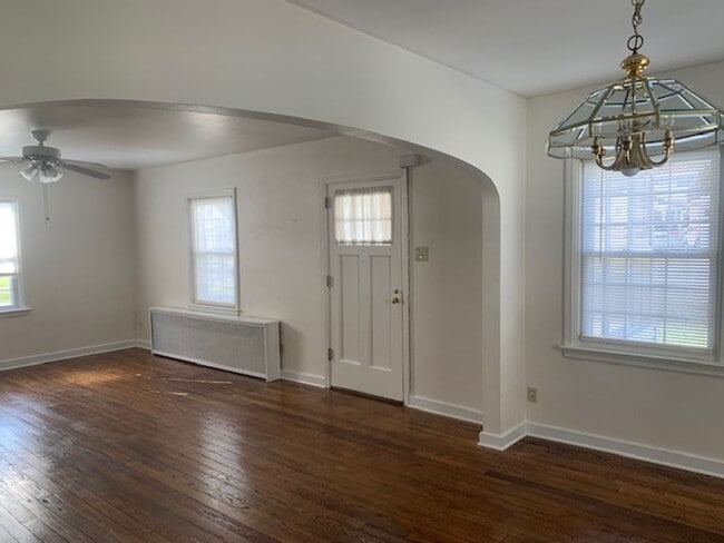 Building Photo - Newly Renovated 3 bedroom, 2.5 bath home