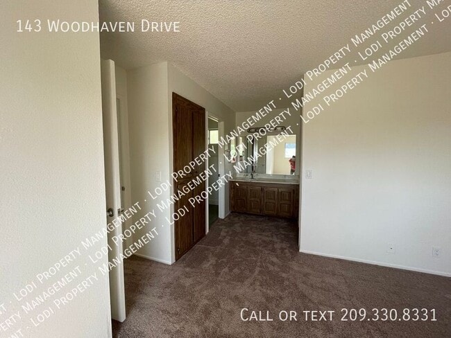 Building Photo - 143 Woodhaven Dr