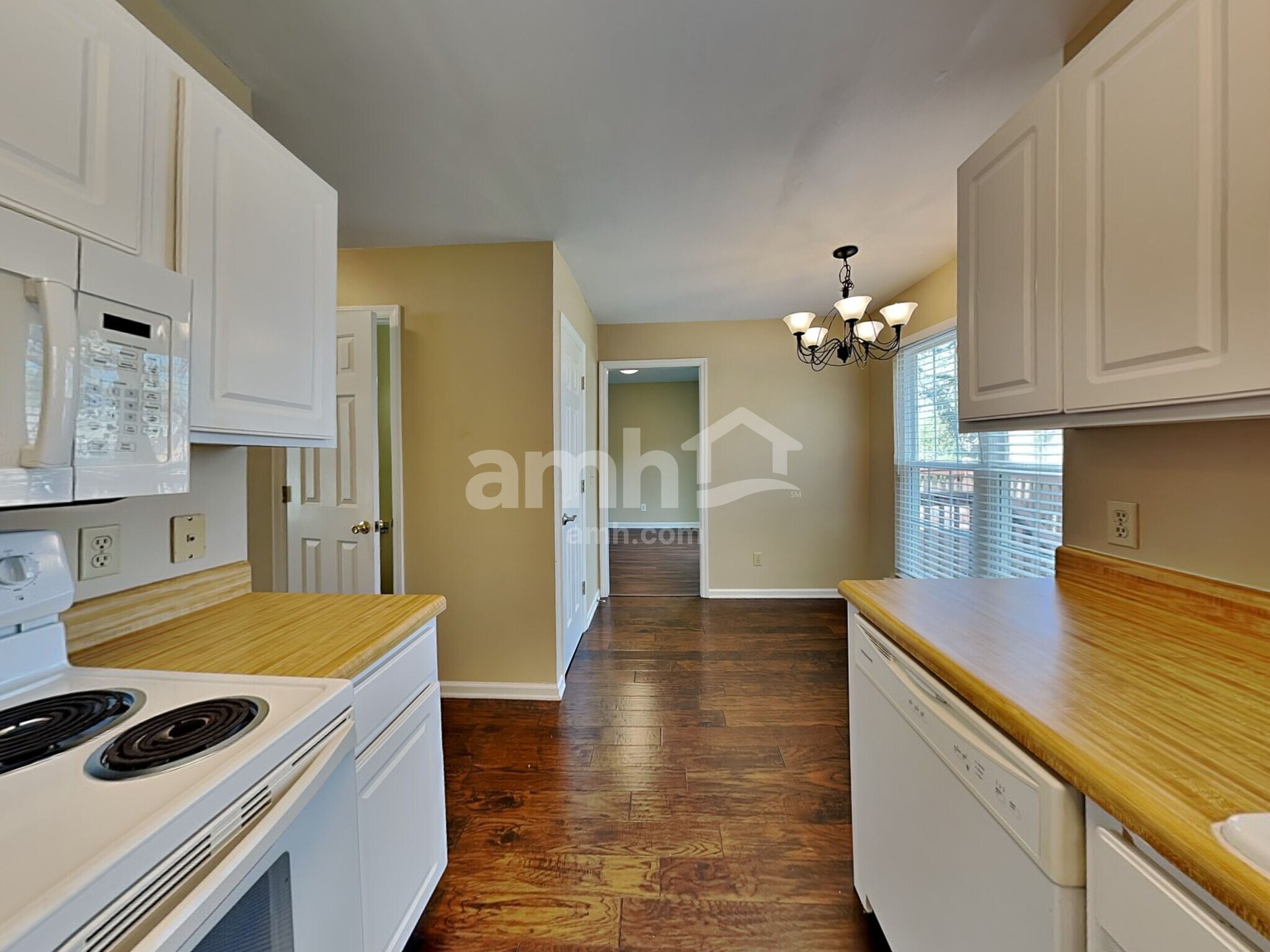 Building Photo - 104 Sunset Dr