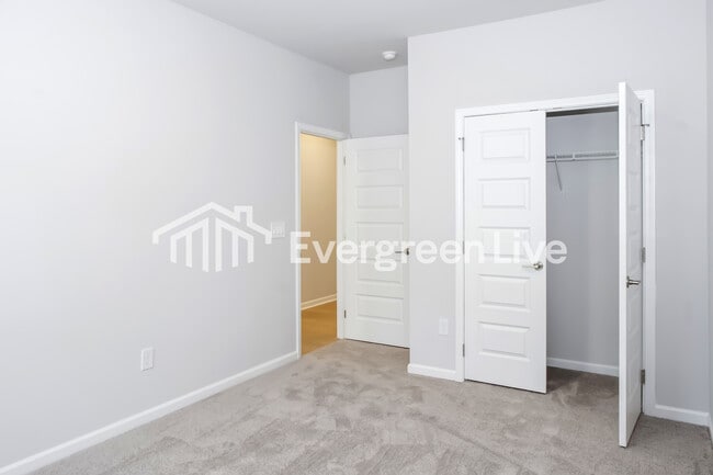 Building Photo - 221 Shangrila Wy