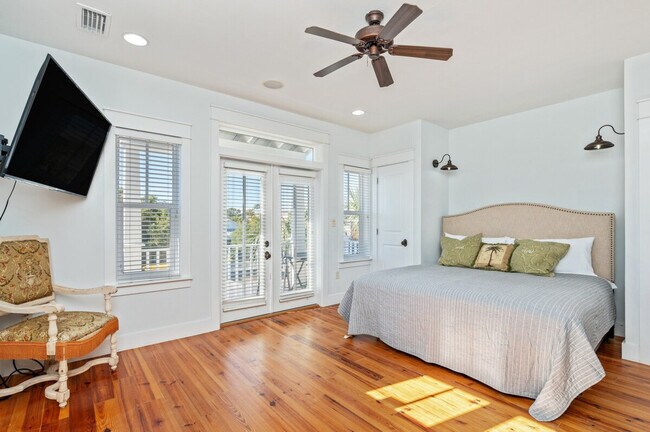 Building Photo - 87 Barracuda St