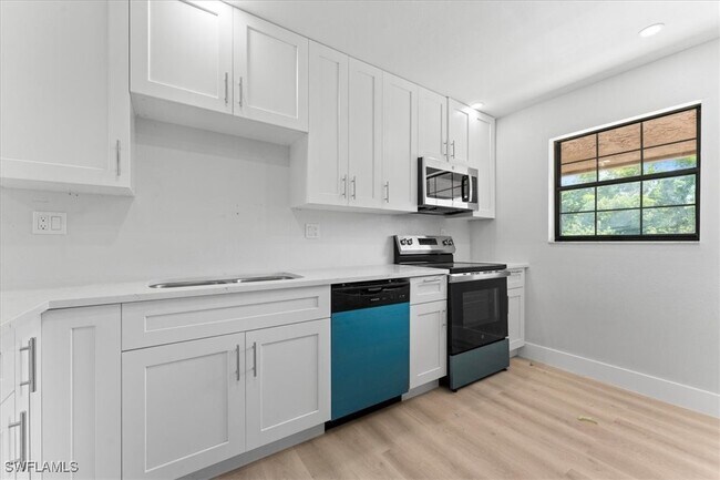 Building Photo - 5273 Treetops Dr
