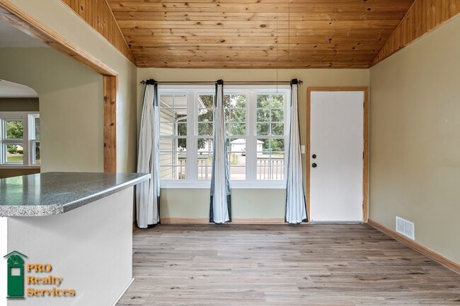 Building Photo - 4 Bedroom Home in Brooklyn Center