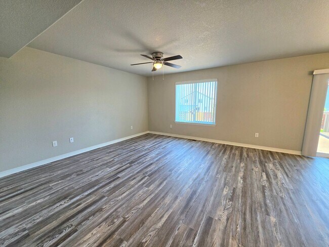 Building Photo - Beautiful 4 Bedroom Home in Peyton