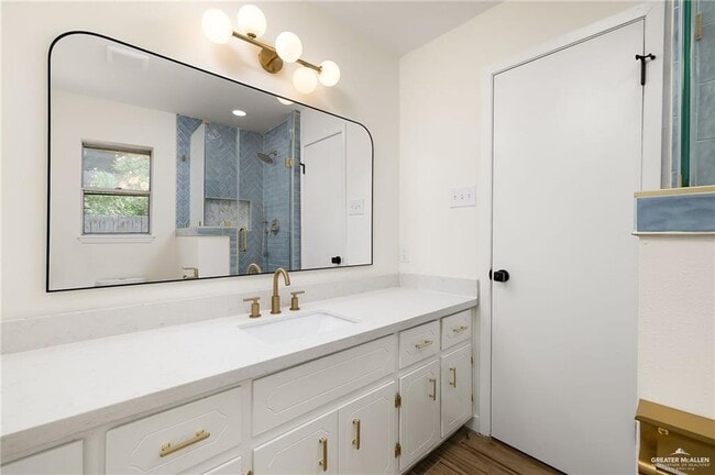 Building Photo - 18 Santa Fe St