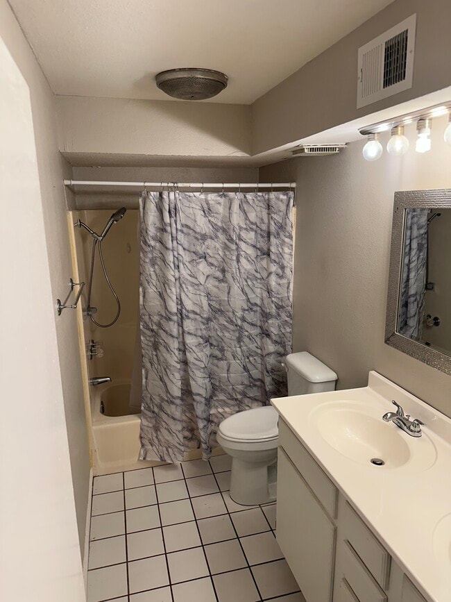 Building Photo - 509 Green Meadow Trail