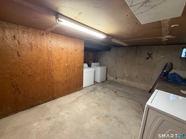Building Photo - 69 Oak Ridge Dr