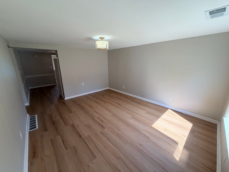 Building Photo - 241 Kahl St