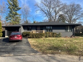 Building Photo - 501 S Arbutus Dr