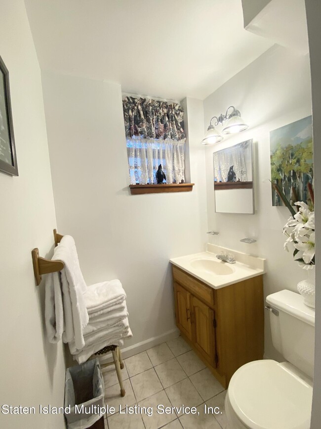 Building Photo - 555 Vineland Ave