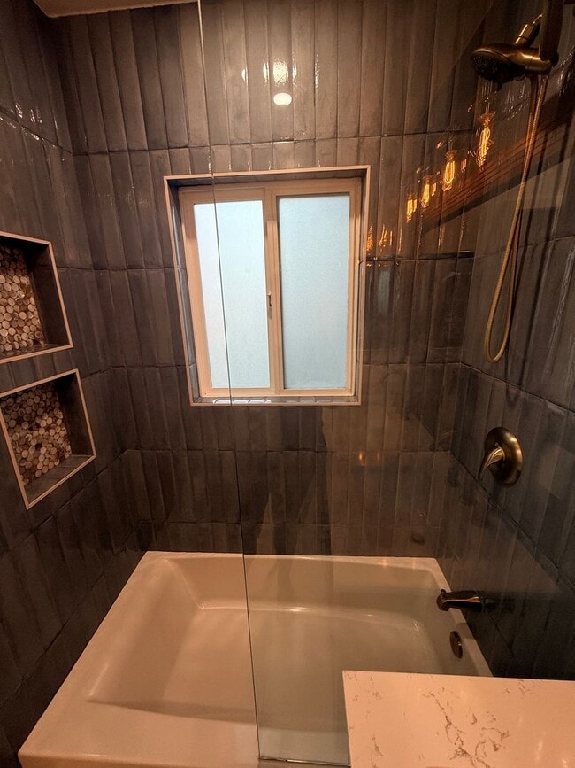 Building Photo - Three bedroom home in Long Beach available to rent now!