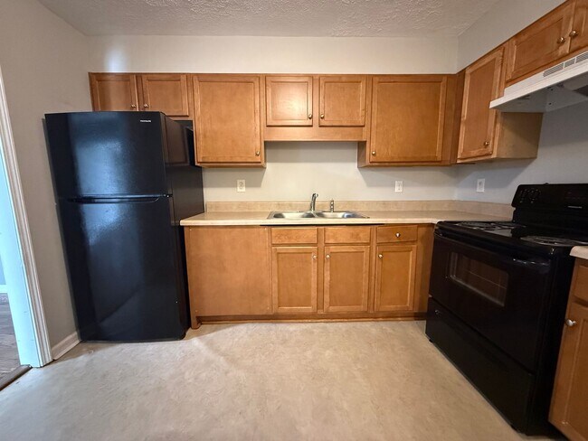 Building Photo - Completely Renovated 2 Bedroom / 2 Bathroom Apartment!
