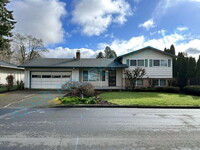 Building Photo - 12106 SE Juniper St