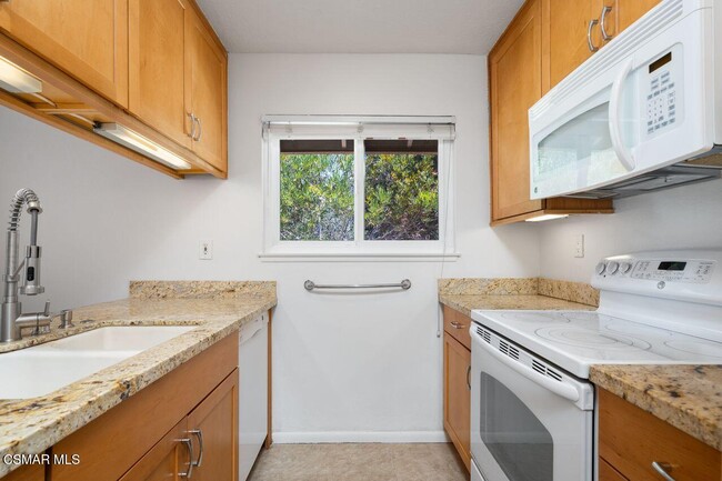Building Photo - 28551 Conejo View Dr