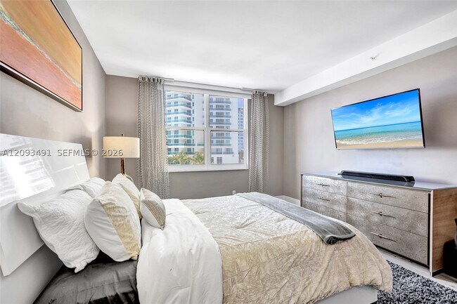 Building Photo - 2501 S Ocean Dr
