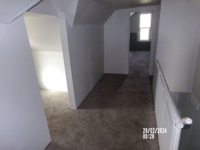 Building Photo - 4bd 1ba Home