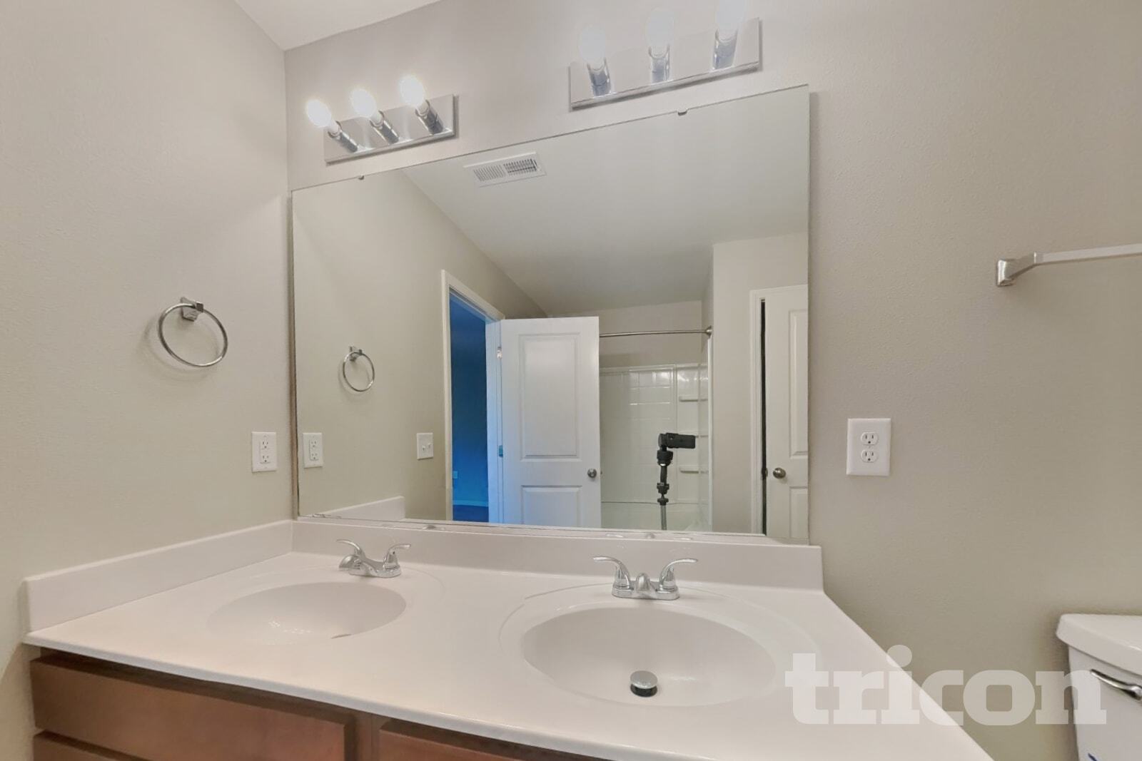 Building Photo - 3007 Stauton Dr