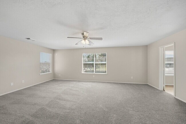 Building Photo - 21619 Knightsbrook Ln