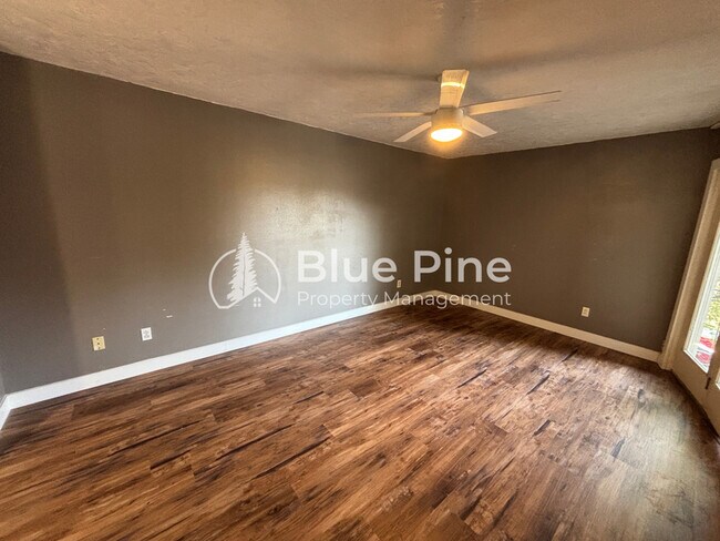 Building Photo - 1421 Vega Cir