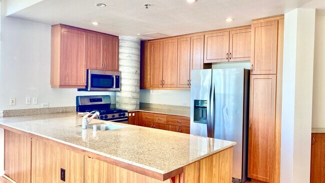 Building Photo - Fantastic 2-Bedroom with Huge Deck