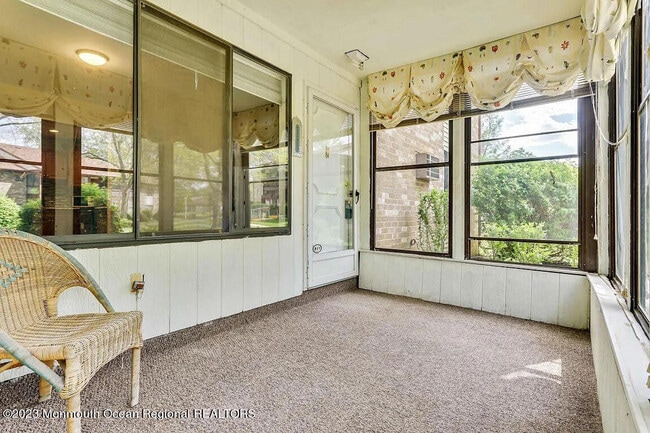 Building Photo - 116 Amberly Dr