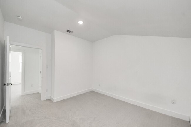 Building Photo - 5823 Dolores St