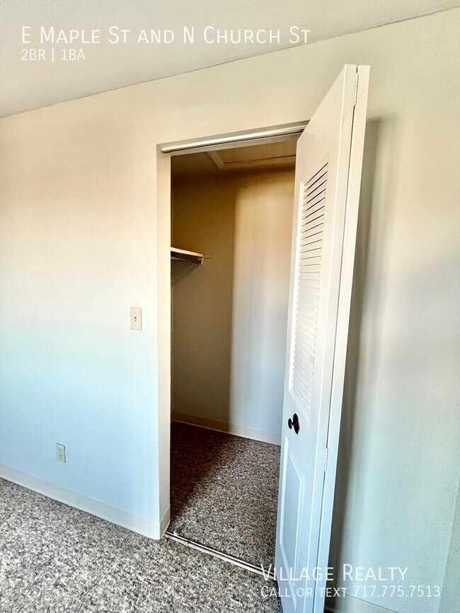 Building Photo - 361 E Maple St