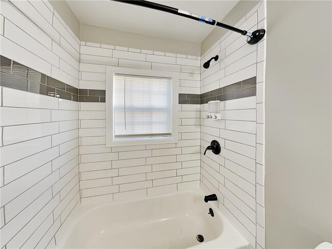 Building Photo - 1439 Westmont Rd SW