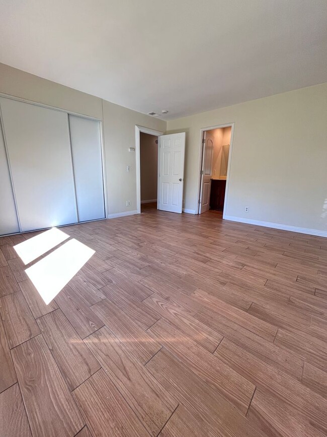 Building Photo - SINGLE STORY 3 BR/ 2 HOME WITH 2 CAR GARAGE