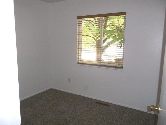 Building Photo - Charming Ranch Home Near the Foothills