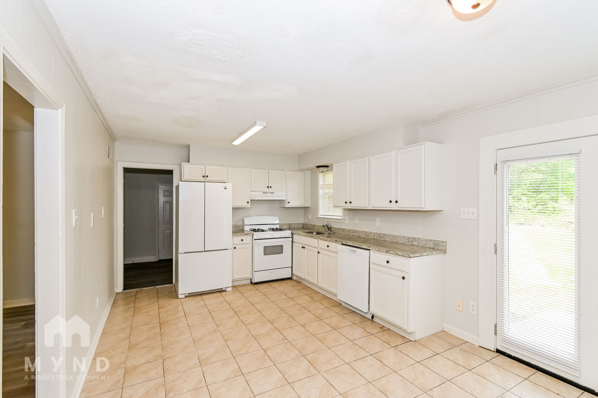 Building Photo - 2890 Briarwood Dr