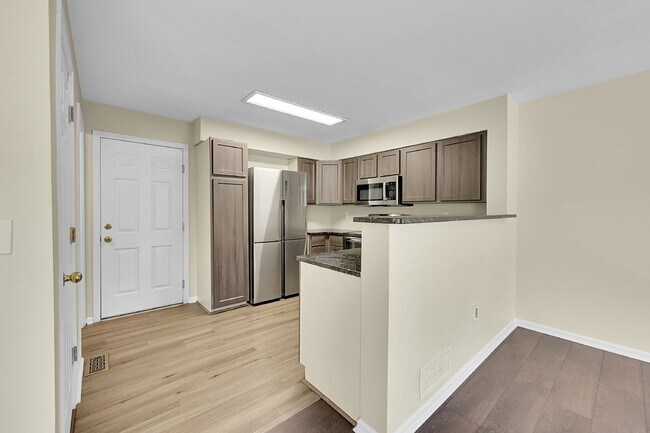 Building Photo - $2,670.95 - 2-bed. 2.5-bath Townhome in Westminster with In Unit Laundry!