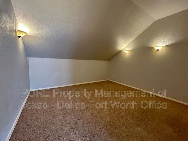Building Photo - 511 Carnation Ln