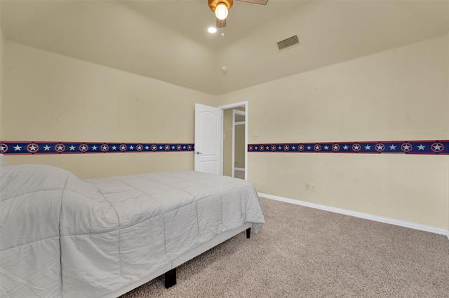 Building Photo - 2202 Southern Oaks Dr