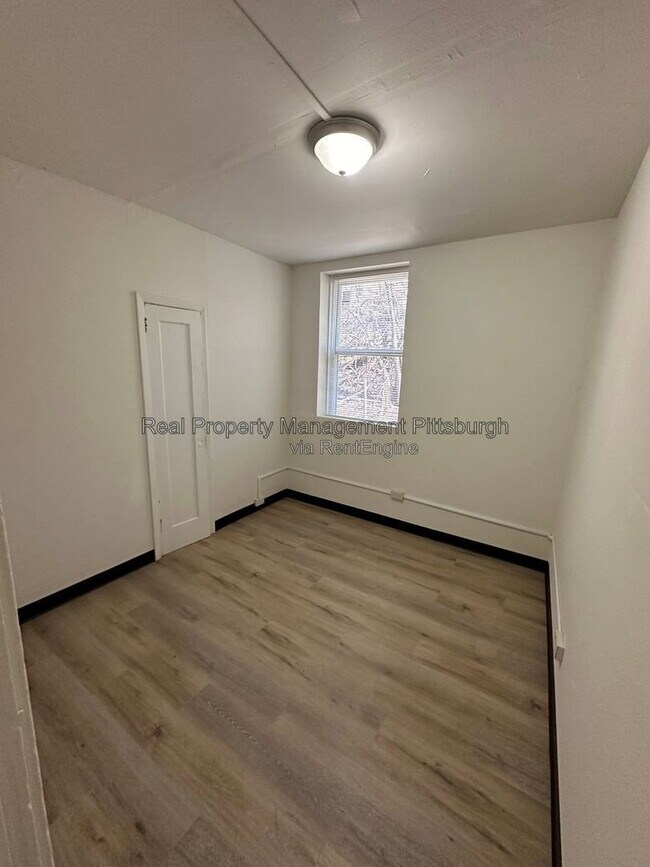 Building Photo - 208 Rolfe St
