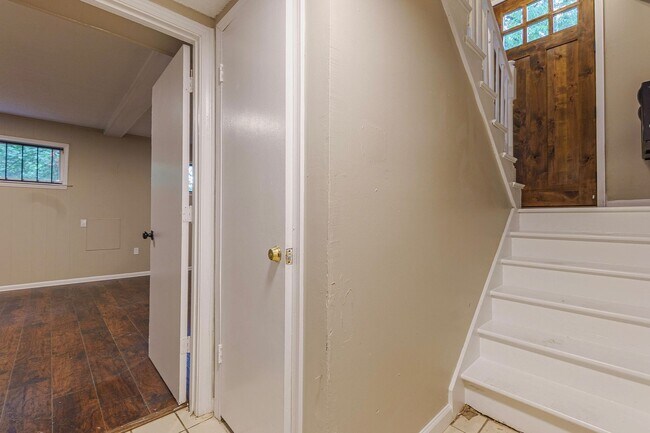 Building Photo - 4BR/1.5BA split-level in Grandview Heights