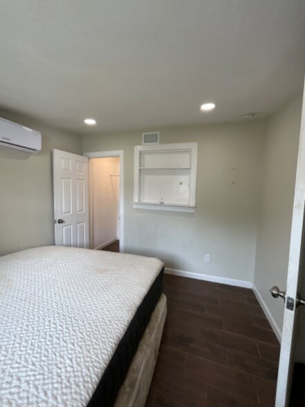 Building Photo - 2533 W Southcross Blvd