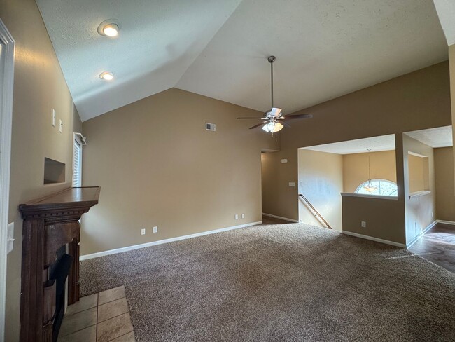 Building Photo - Gorgeous 5 Bedroom Home