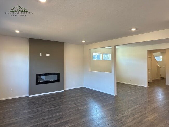 Building Photo - Gorgeous 5-bedroom, 3-bathroom home is desirable Springfield neighborhood