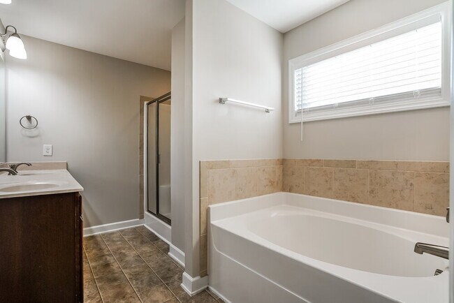 Building Photo - 104 W Webber Ln