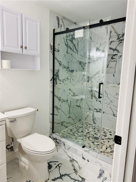 lower full bath - 12349 Boncrest Dr