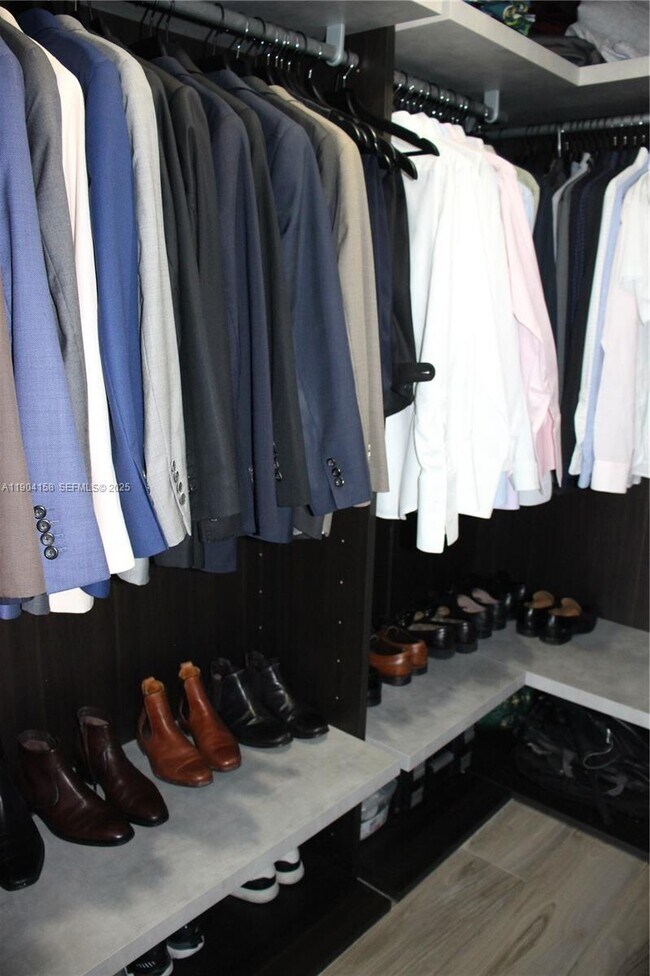 Building Photo - 801 S Miami Ave